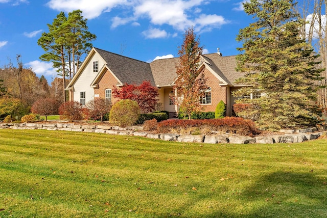 view of front of house with a front lawn