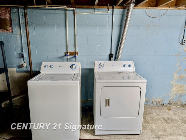 laundry area featuring laundry area and independent washer and dryer