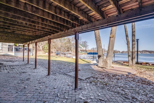 view of yard featuring a water view