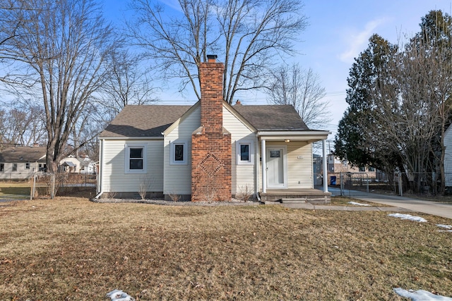 view of front of property with a front lawn