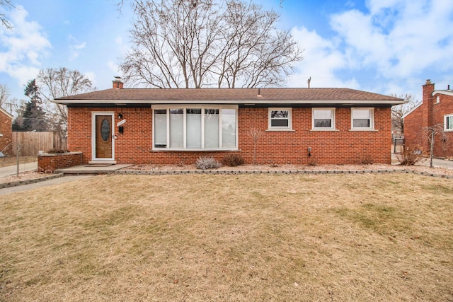 single story home featuring a front lawn