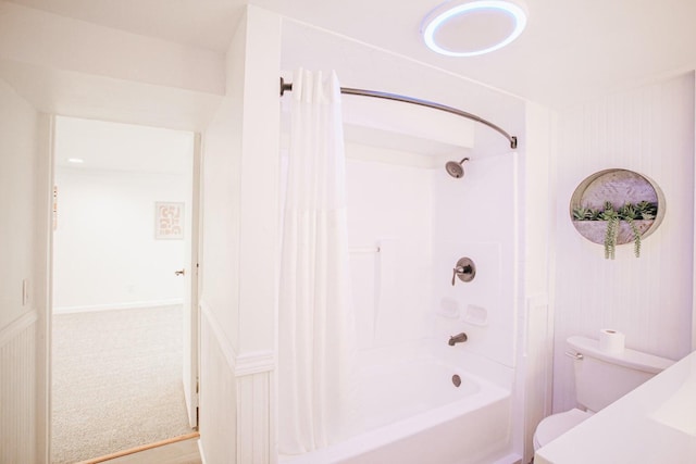 bathroom featuring shower / tub combo with curtain and toilet