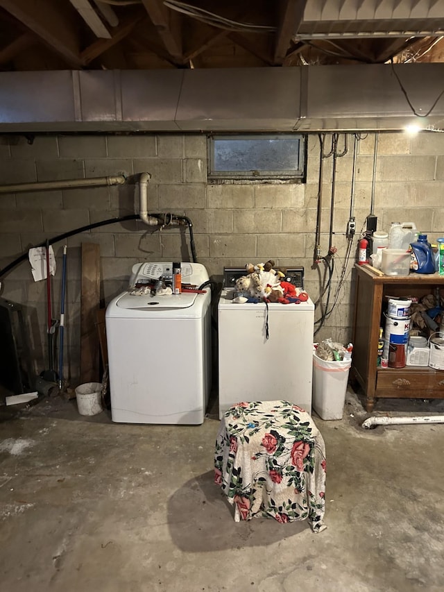 basement featuring washer and clothes dryer