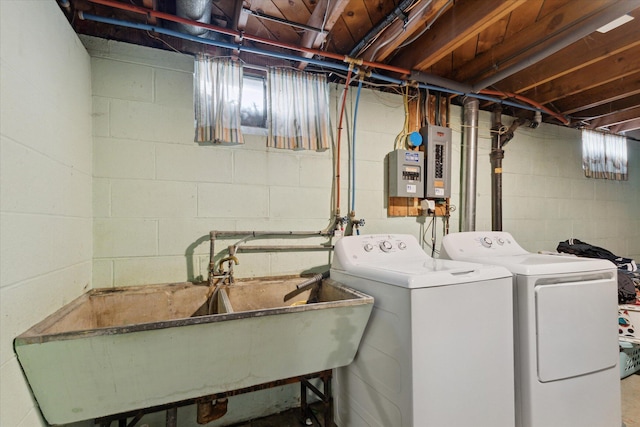 laundry room featuring sink and independent washer and dryer