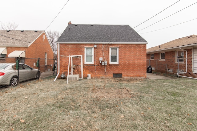 back of house featuring a lawn