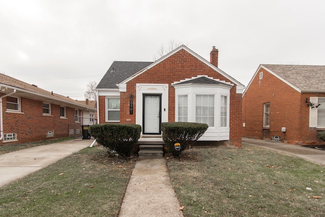 bungalow-style home featuring a front lawn