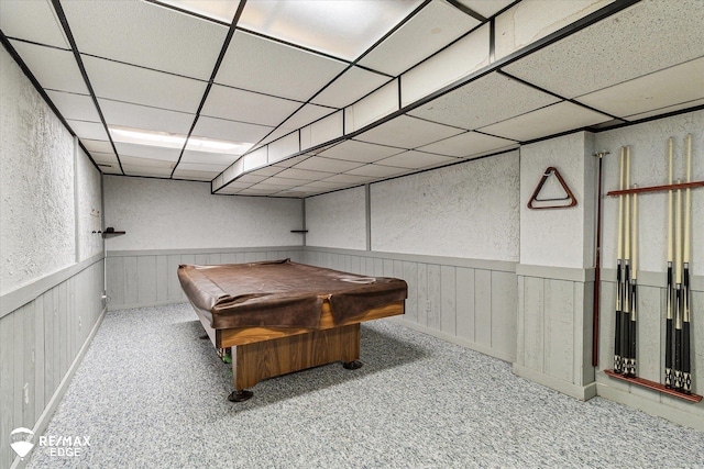 recreation room featuring light carpet, a drop ceiling, and pool table