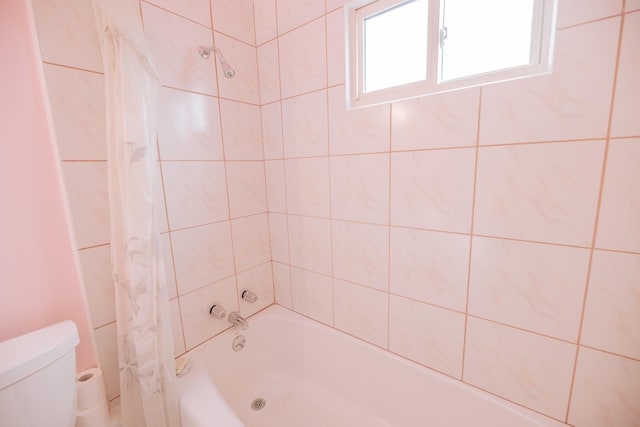 bathroom featuring shower / tub combo with curtain and toilet