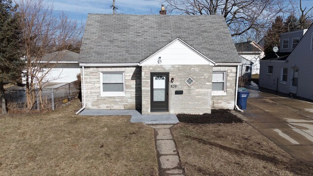 view of front of property with a front yard