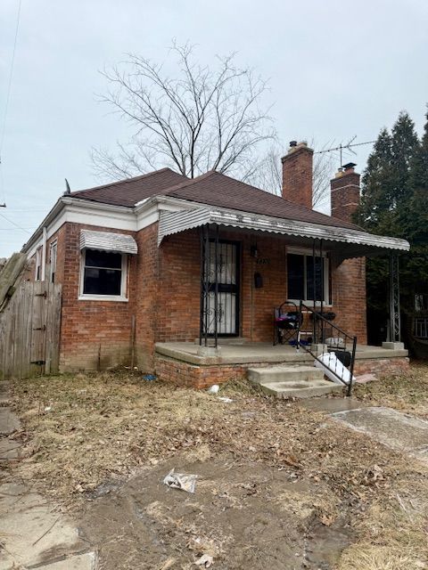 view of front facade featuring a porch