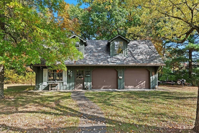 view of front facade with a front lawn