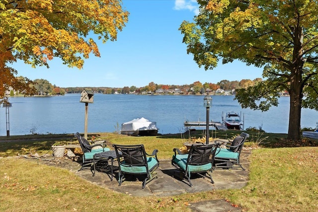 view of yard featuring a water view