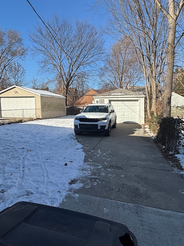 view of yard with an outbuilding and a garage