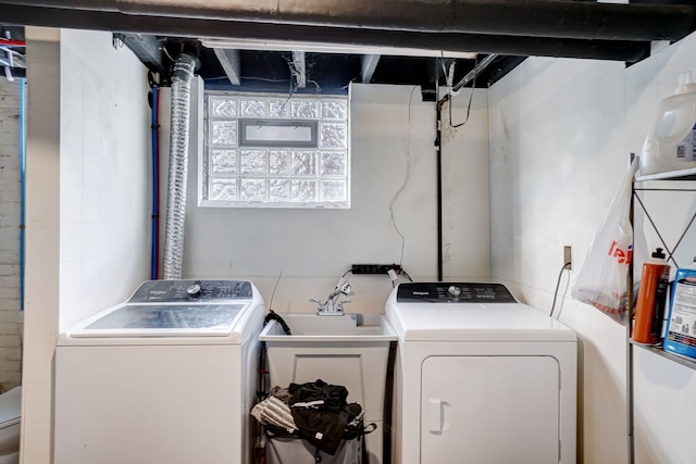 laundry area featuring washer and clothes dryer