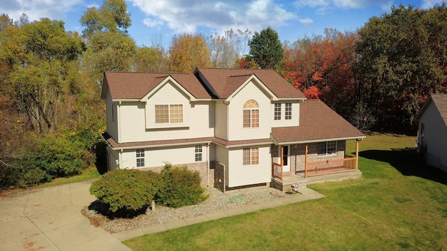 view of front of property featuring a front yard and a porch