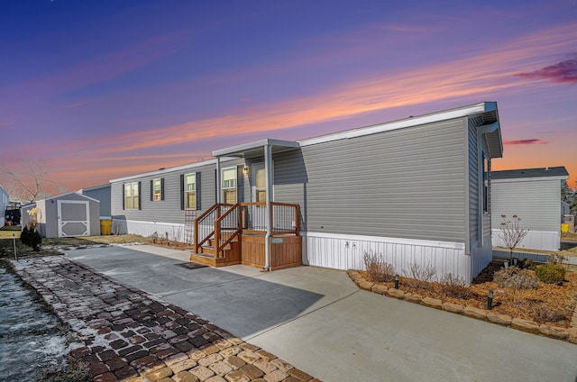 manufactured / mobile home featuring a shed