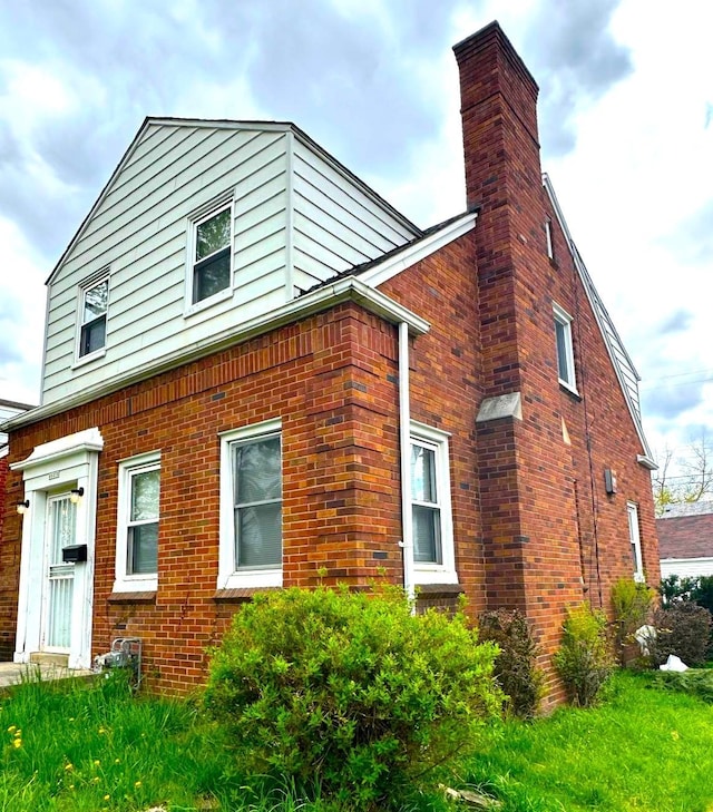 view of home's exterior