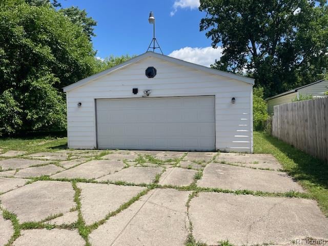 810 Moore St, Davison, MI 48423 - view of detached garage
