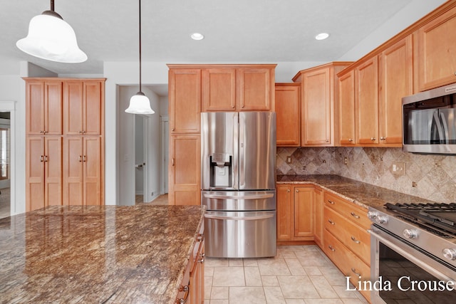 kitchen featuring decorative light fixtures, stainless steel appliances, recessed lighting, tasteful backsplash, and dark stone counters