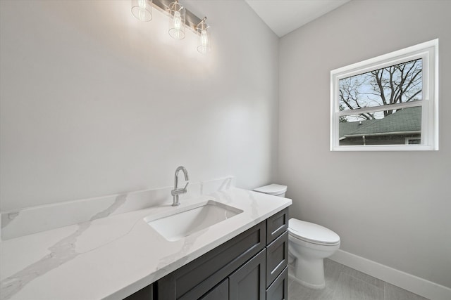 675 Crescent Lake Rd, Waterford, MI 48327 - half bath with toilet, baseboards, and vanity