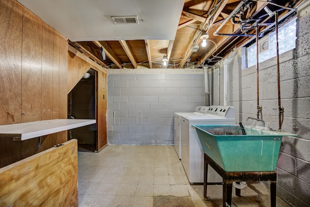 laundry room featuring sink and washing machine and dryer