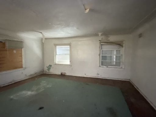 spare room featuring concrete floors