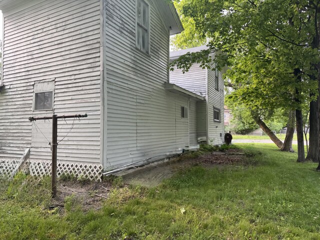 313 W 6th St, Evart, MI 49631 - view of property exterior with a yard