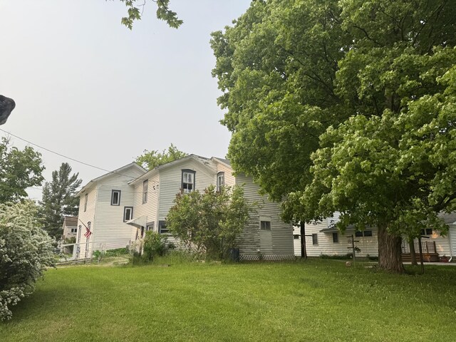 313 W 6th St, Evart, MI 49631