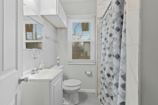 bathroom with vanity, plenty of natural light, curtained shower, and toilet