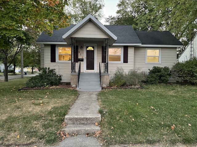 view of front of home with a front lawn