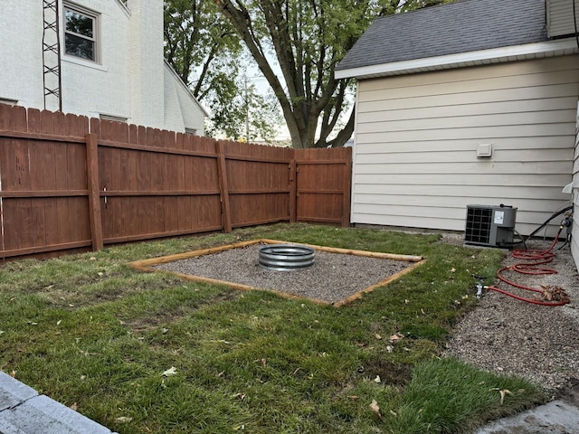 view of yard featuring cooling unit