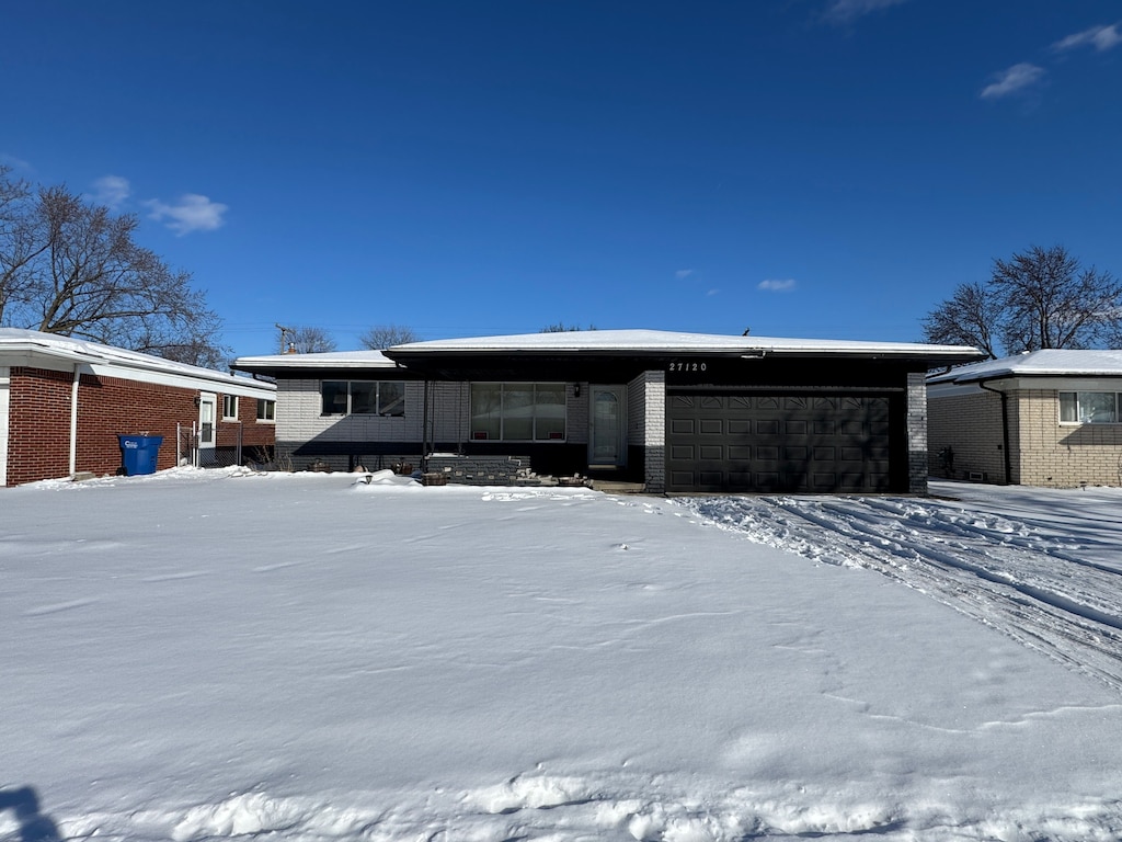 view of front facade with a garage