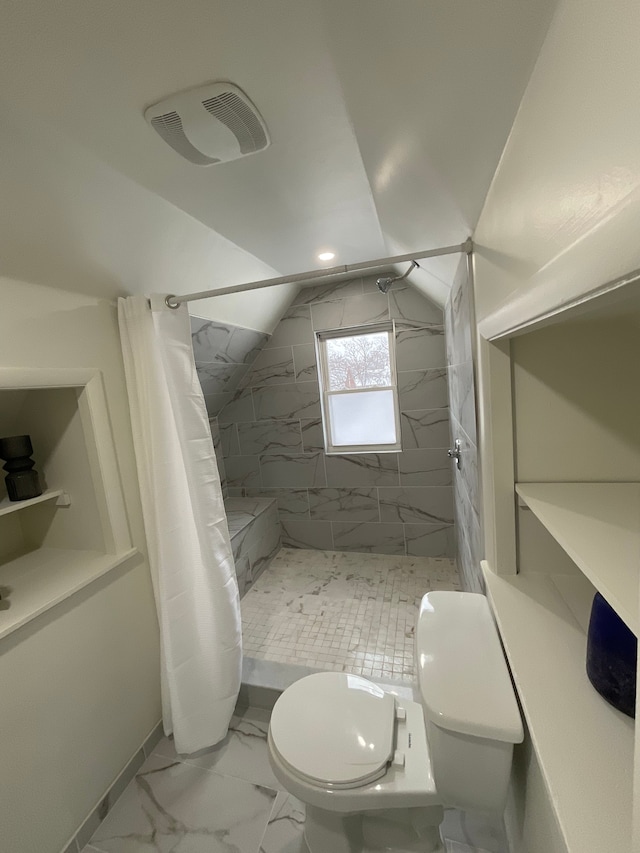 bathroom with vaulted ceiling, toilet, and a shower with shower curtain