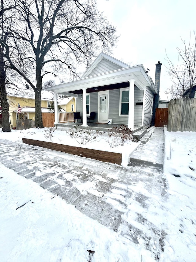 view of front of property featuring a porch