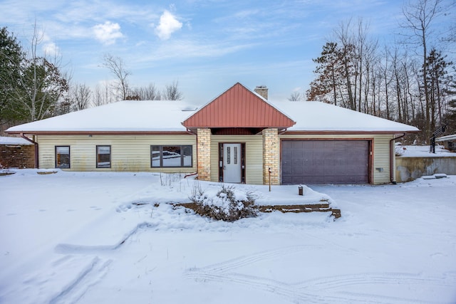 view of front of property featuring a garage