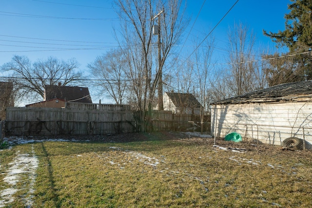 8679 Burt Rd, Detroit, MI 48228 - view of yard