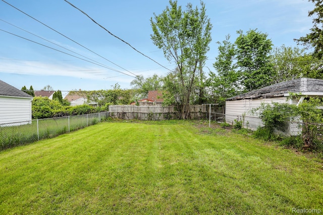 8679 Burt Rd, Detroit, MI 48228 - view of yard