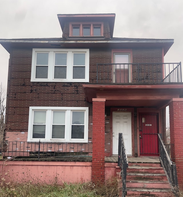 view of front facade with a balcony