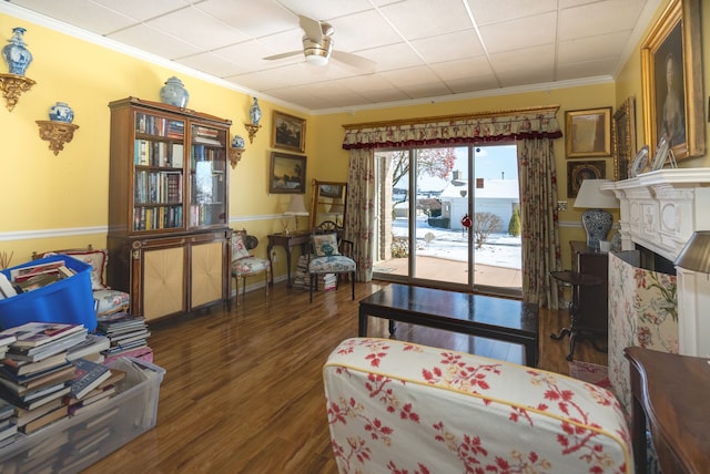 dining area featuring dark wood-type flooring, ornamental molding, and ceiling fan