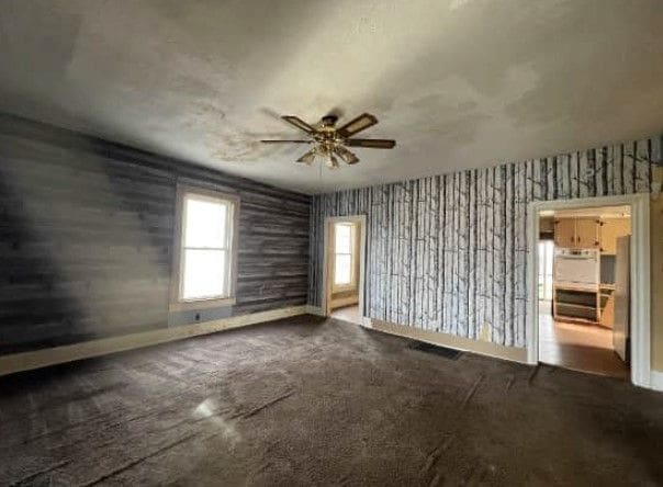 unfurnished room featuring ceiling fan