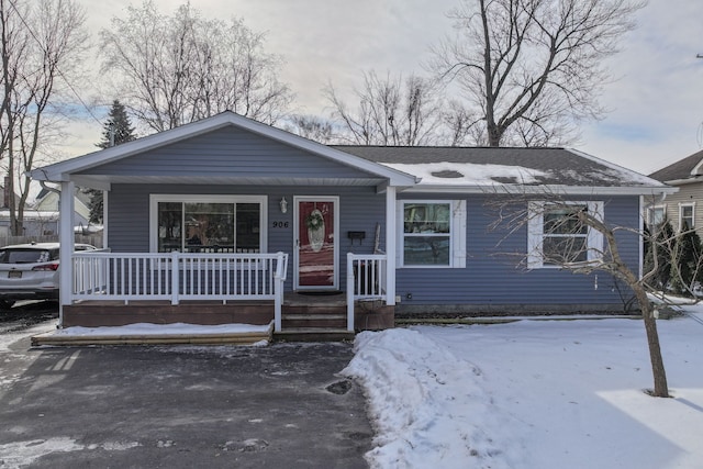 view of front facade with covered porch