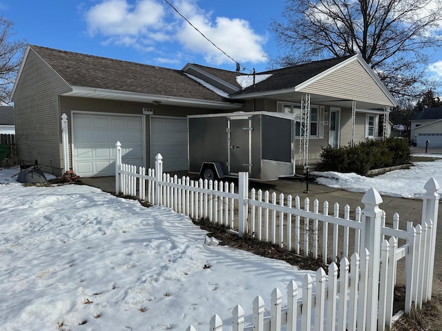 view of front facade featuring a garage