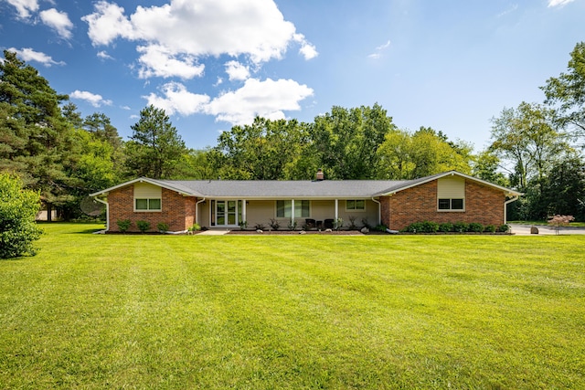 ranch-style house featuring a front lawn