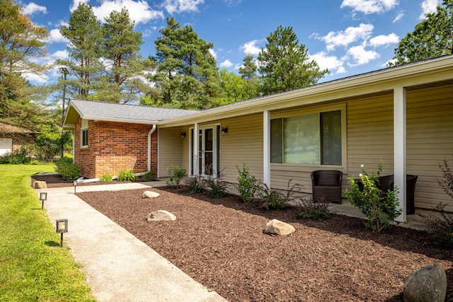 7500 Dexter Pinckney Rd, Dexter, MI 48130 - view of front of house featuring a front lawn