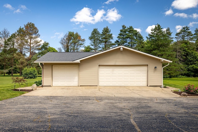 7500 Dexter Pinckney Rd, Dexter, MI 48130 - garage with a yard