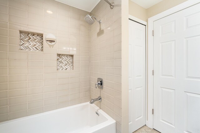 7500 Dexter Pinckney Rd, Dexter, MI 48130 - bathroom featuring tiled shower / bath combo