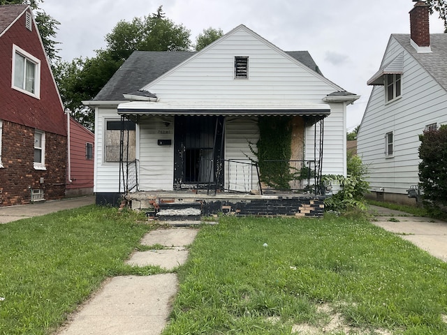 bungalow-style house featuring a front yard and covered porch