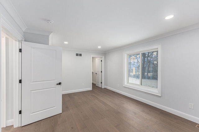 unfurnished room featuring crown molding and light hardwood / wood-style floors