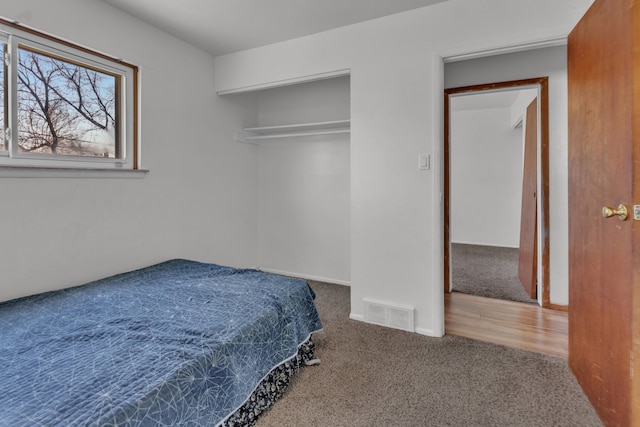 bedroom with carpet flooring