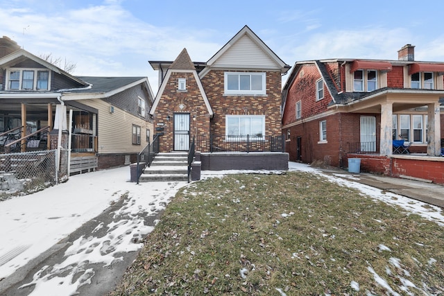 view of front of property with a lawn